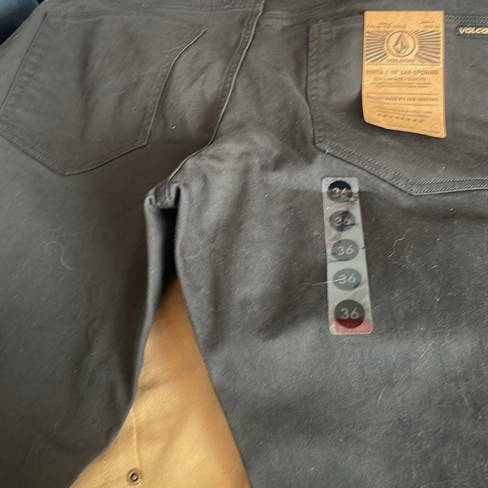 Volcom - Picture 3 of 3